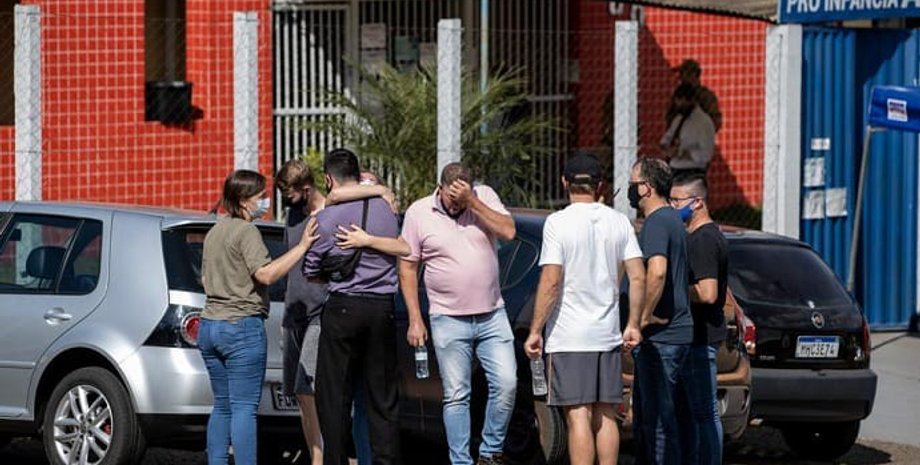 Бразилия, Детский сад, Дети, Убийство, Подросток, Мачете