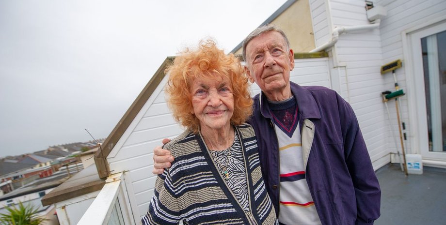 Семейная пара, стена, Берлинская стена, забор, ограждение, соседи, терраса