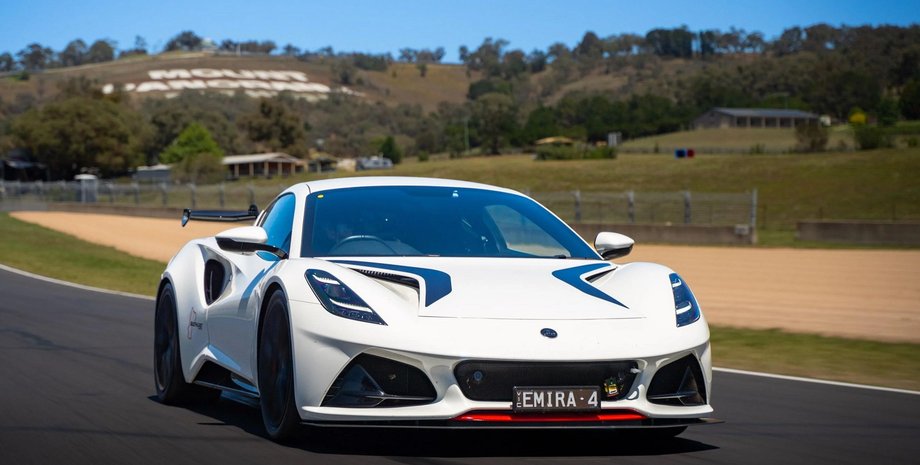 новий Lotus Emira