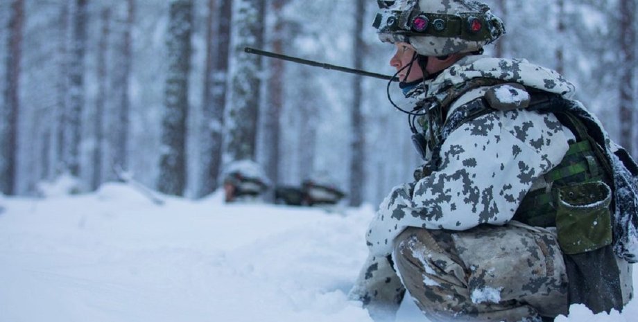 солдат на снегу