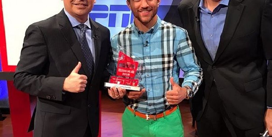 Награждение Василия Ломаченко / Фото: klitschko-brothers.com