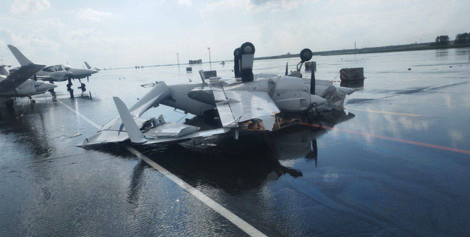 Изображение поврежденного самолета РФ