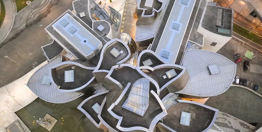 крыши Музея Гуггенхайма в Бильбао