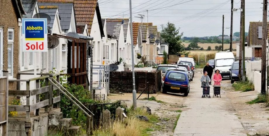 Город в Британии, прибрежный городок, деревня, поселок, Джейвик, наводнение, фильм, дома, жилье, проблемы города