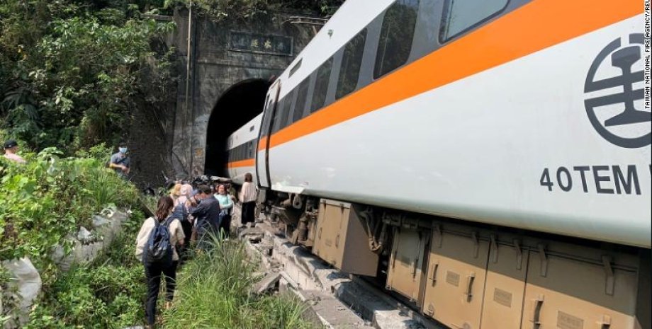 Поезд, Тайвань, железнодорожная катастрофа, туннель, грузовик, жертвы
