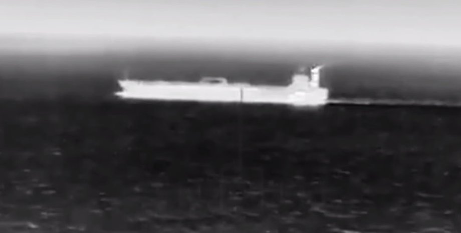 Уражений танкер QENDIL на відео з дронів