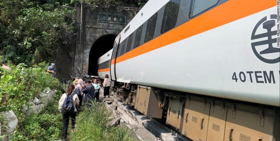 Поезд, Тайвань, железнодорожная катастрофа, туннель, грузовик, жертвы