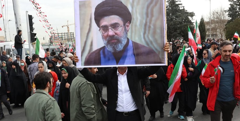 Моджтаба Хаменеї на плакаті