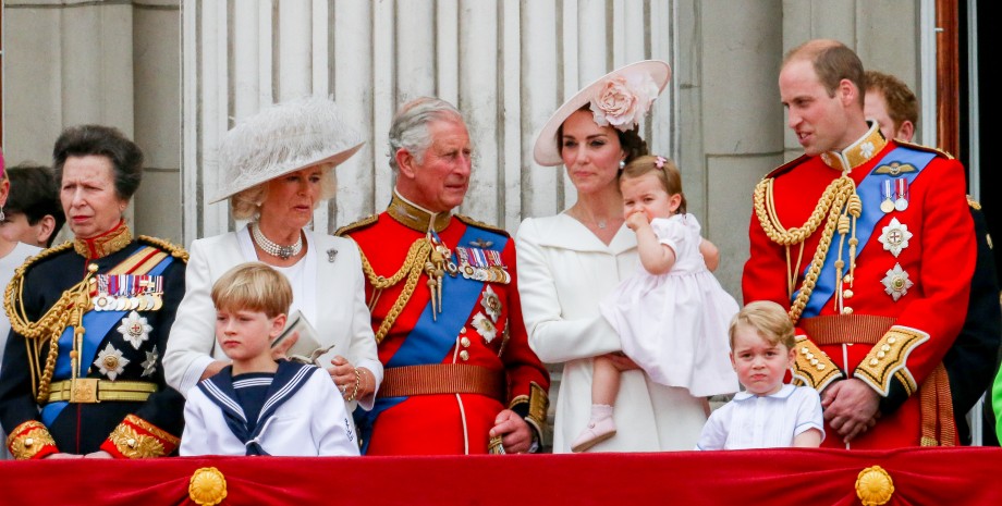 королівська родина великобританії, мемуари принца гаррі, мемуари няні маріон кроуфорд