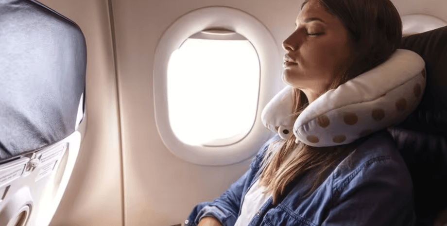 Пилот объяснил, почему в самолетах именно такая форма иллюминаторов