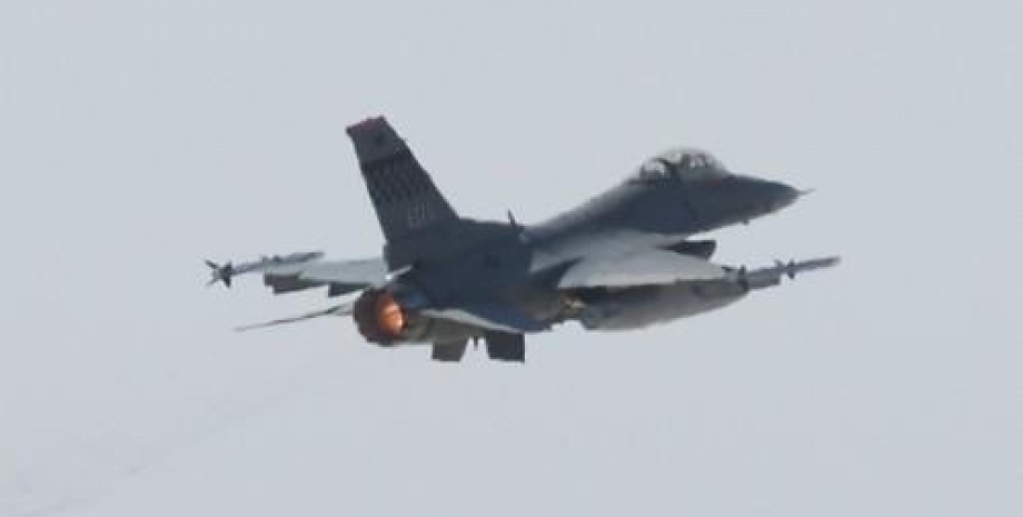 F-16, літак