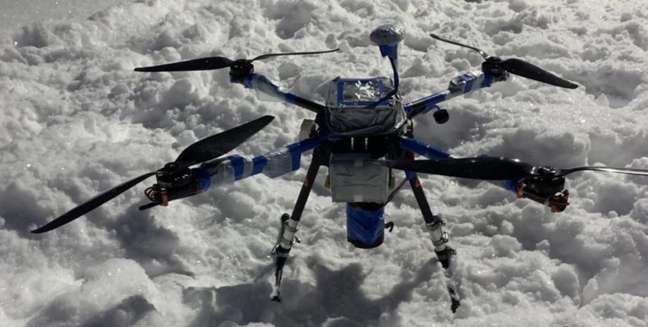 Russische Ingenieure glauben, dass die nützliche Ladung der Drohne für das Stanz...