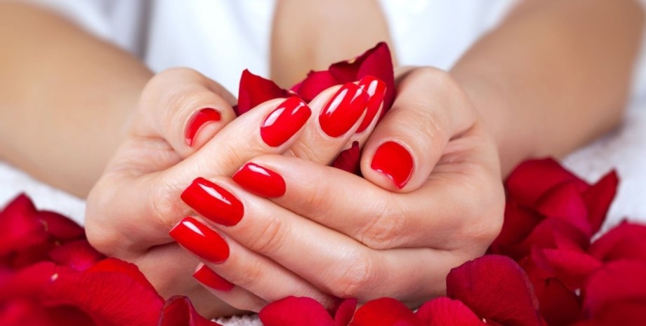 Интересные идеи красного маникюра в маникюре Интересные идеи красного маникюра в маникюре