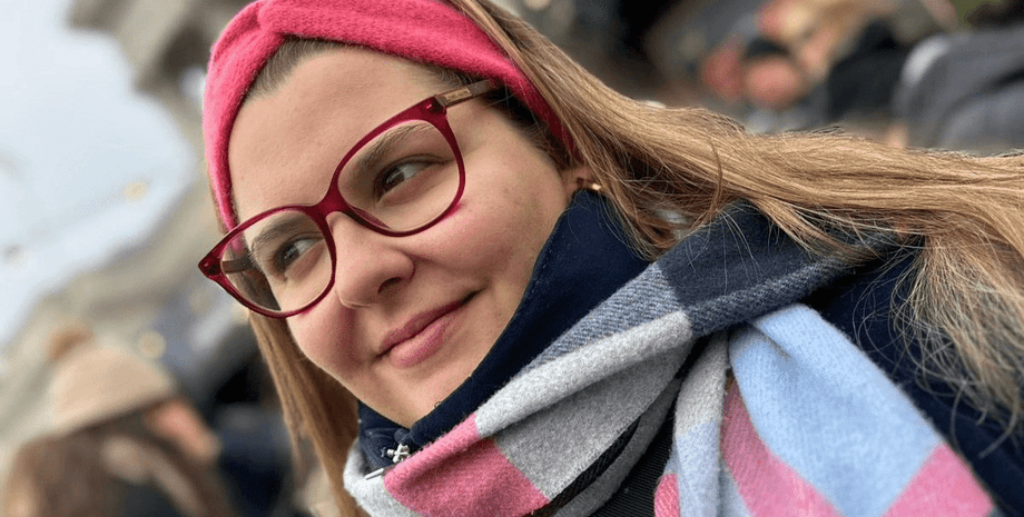 Жизнь с 200 соседями: девушка переехала из крошечной комнаты в шумный коливинг