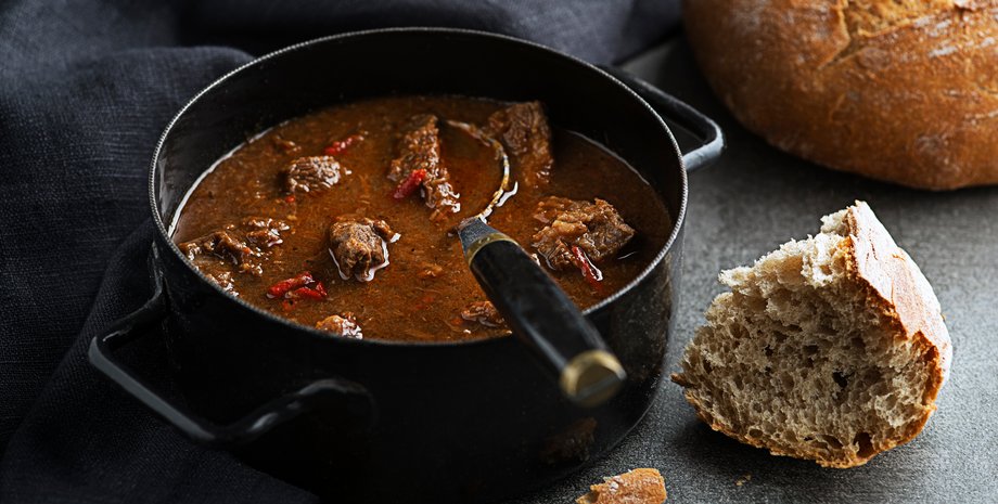 Тушкована яловичина з картоплею, м'ясне рагу, рагу з овочами