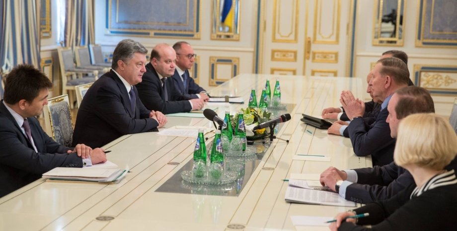 Петр Порошенко и представители Украины в рабочих подгруппах / Фото пресс-службы президента