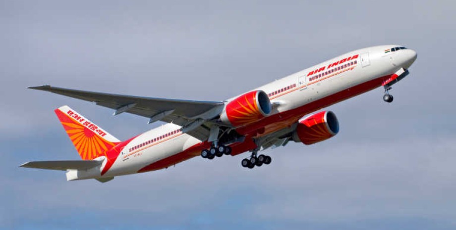 Самолет авиакомпании Air India Дождь на борту самолета, вода в самолете, курьезы, авиация, странные случаи в самолетах, Air India, видео
