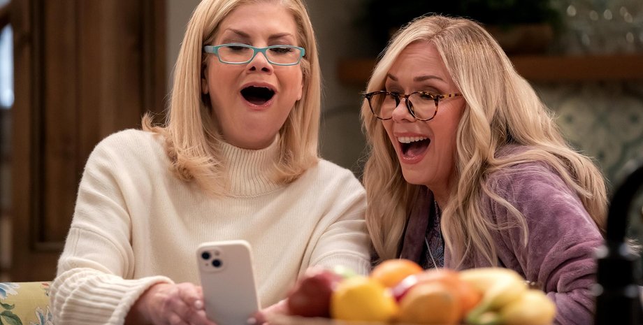 Кадр з серіалу Leanne з Ліанн Морган і її сестрою