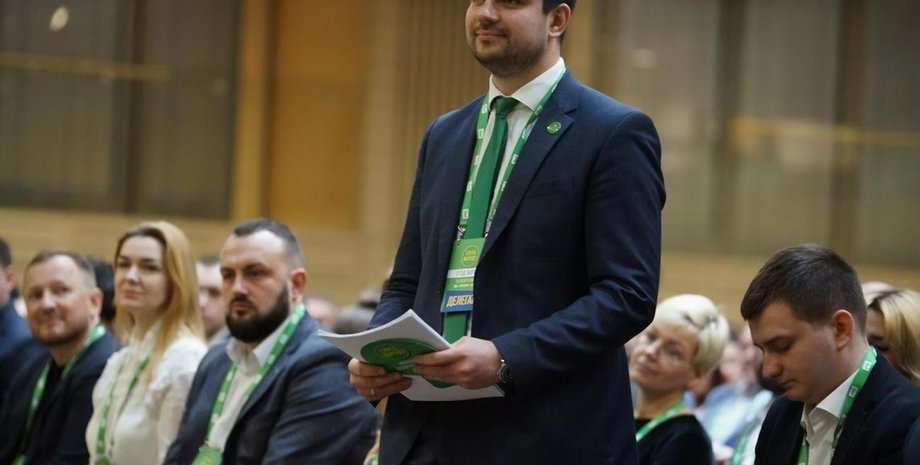 Александр Качура, Качура, слуга народа, оружие