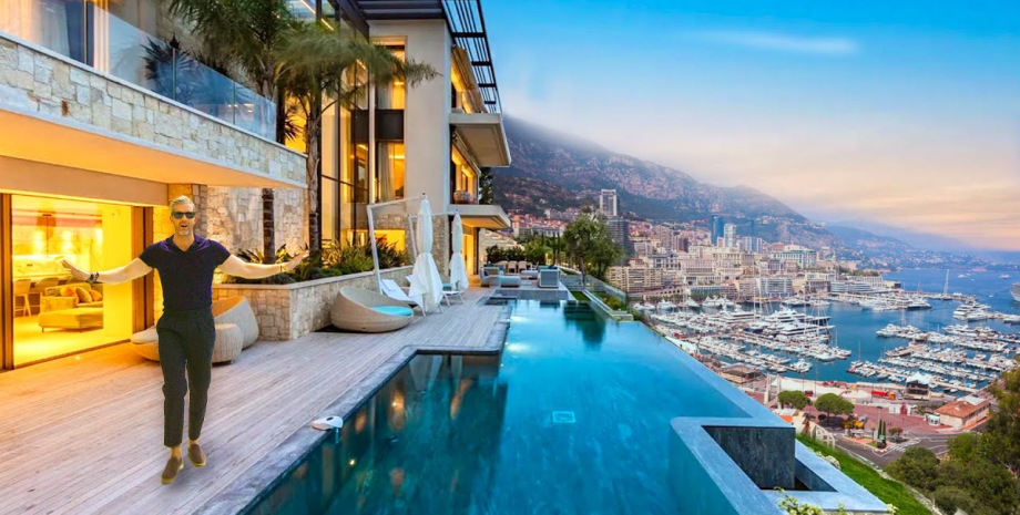 На тлі вілли в Монако Монако, вілла, Франція