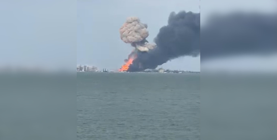 On sait qu'il y avait 30 réservoirs de carburant sur le ferry. Selon Roszma, 15 ...