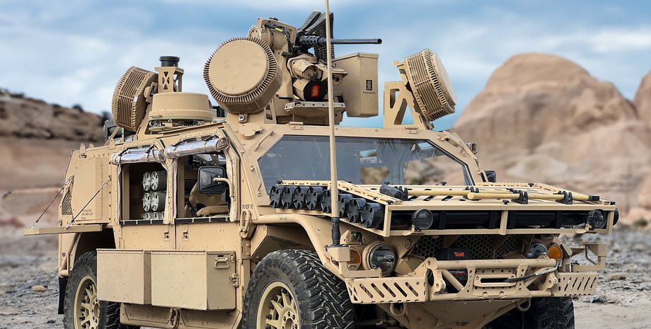 універсальний броньовик