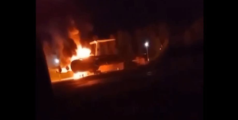 ил 76 горит, ил-76, псков аэродром, авиабаза псков, военно-транспортные самолеты