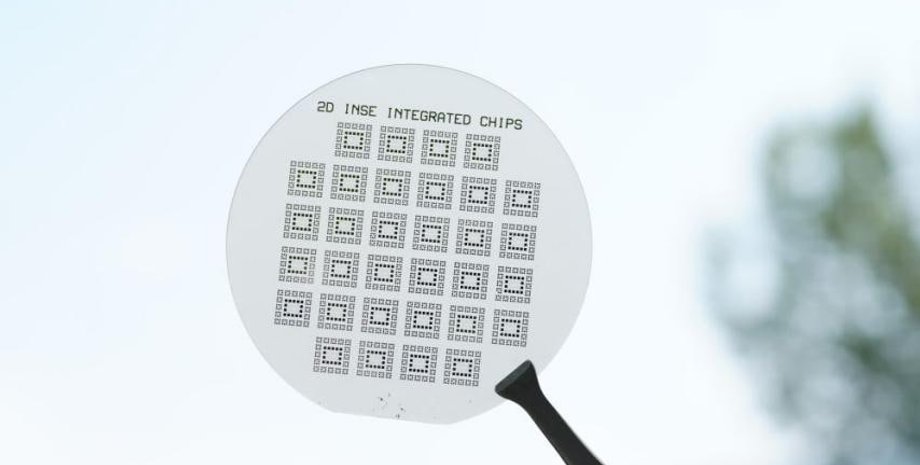 Двумерный полупроводник на основе InSe в виде двумерного полупроводника