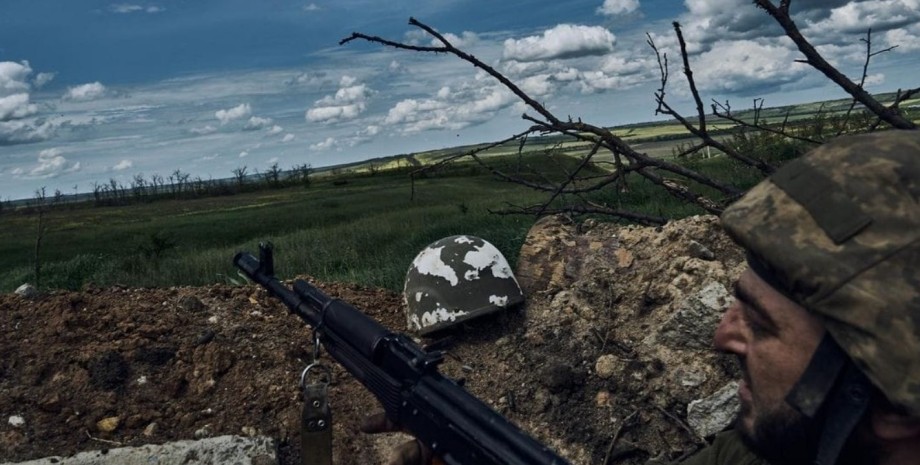 Kiedy ukraińscy bojownicy przychodzą na stanowiska najeźdźców, widzą, że 10 skle...