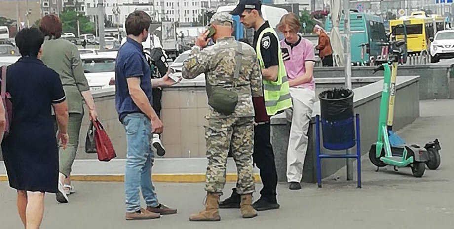 Зображення вручення повістки