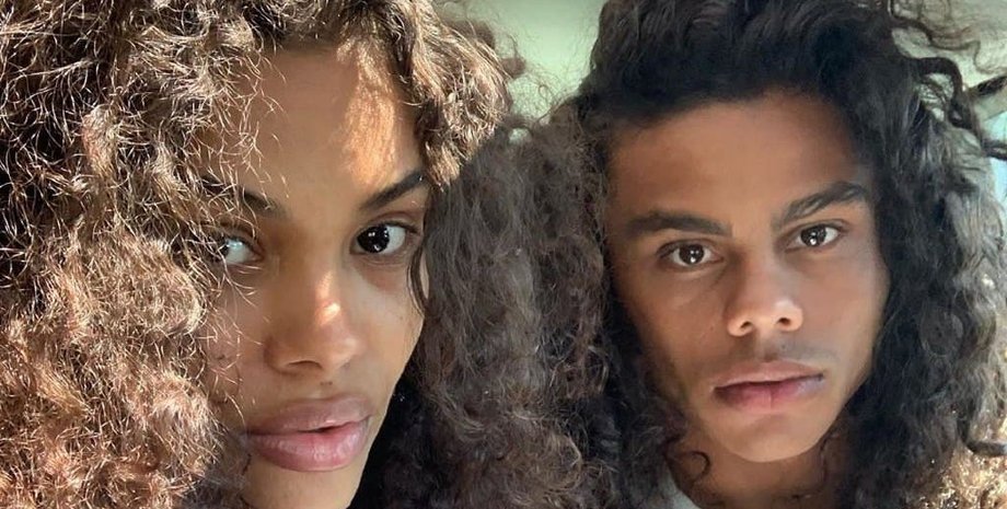 Тина Кунаки с братом