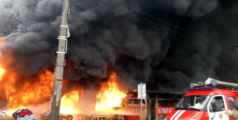 Пожар на "Лесной" в Киеве / Фото: ГСЧС