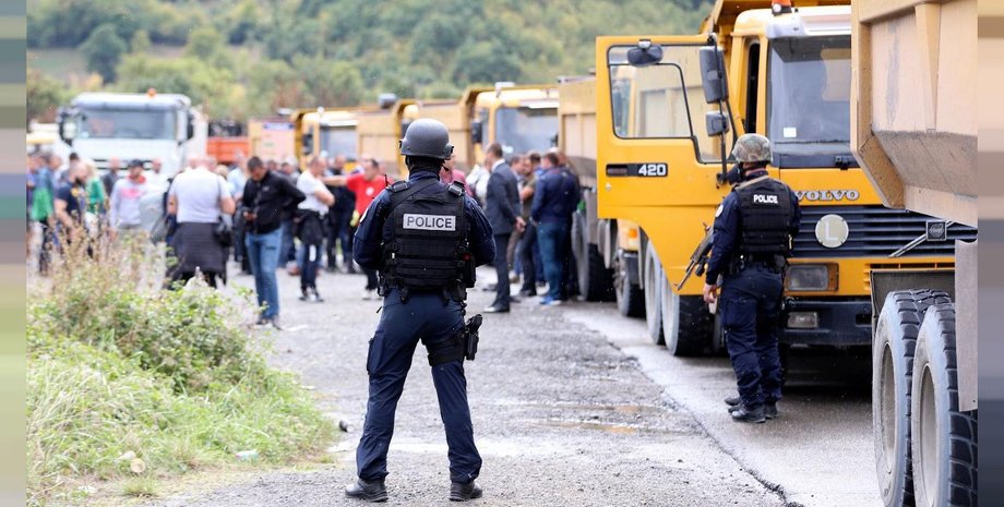 Спецназ Косово недалеко від КПП "Ярине"