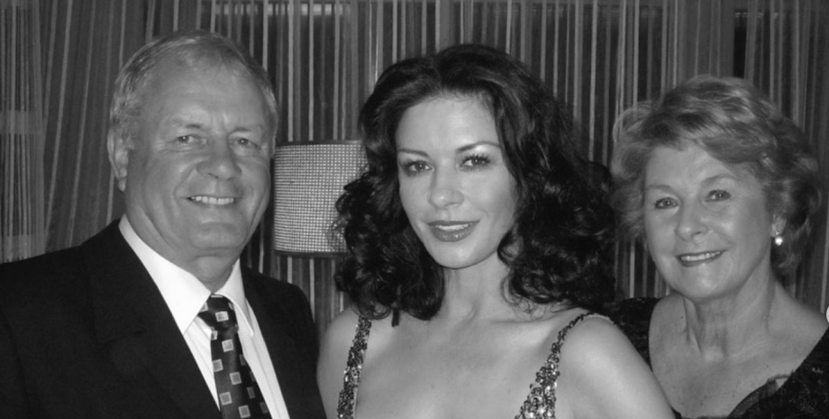 Кетрін Зета-Джонс з батьками Кетрін Зета-Джонс батьки, річниця весілля, майкл дуглас родина, діти майкла дугласа, дружина майкла дугласа