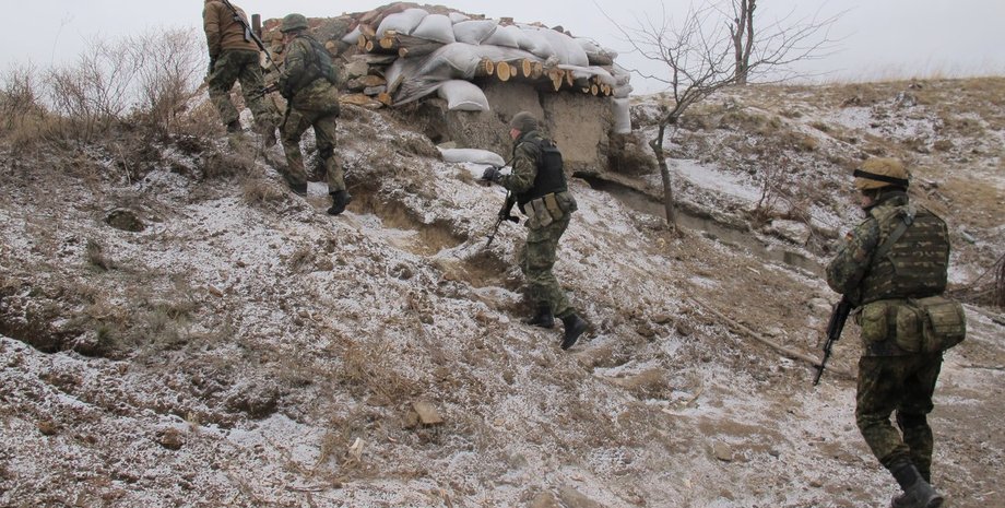 Бойцы АТО в Донбассе / Фото пресс-центра полка "Азов"