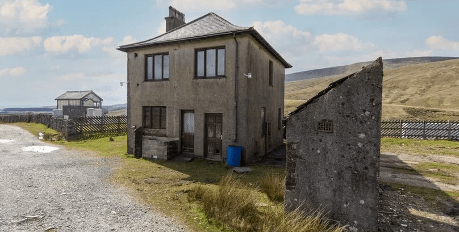 Самый одинокий дом в Британии, дом, жилье, недвижимость, недорогой дом, дешевое жилье, ремонт, старый дом, заброшенный дом