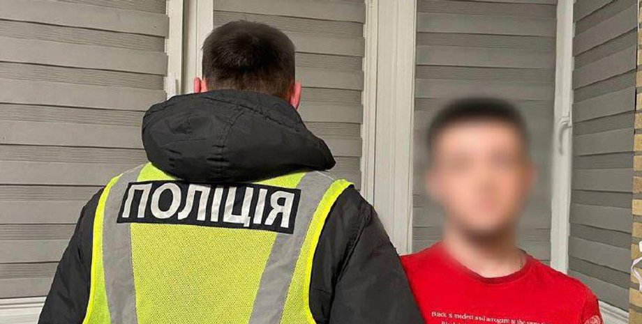 Partager : La police a trouvé et poursuivi un jeune homme qui interprétait des c...