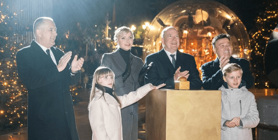 Князь и княгиня Монако, княгиня Шарлен, князь Альбер, принц Жак, принцесса Габриэлла, Монако, Рождество