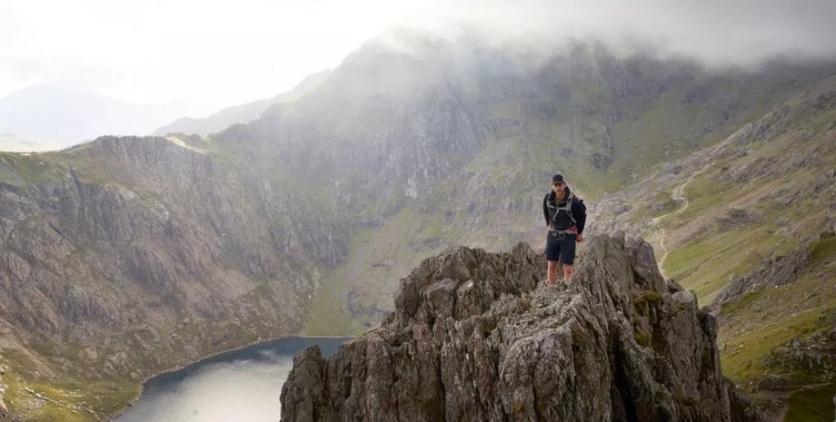 Гора Сноудон, Yr Wyddfa, очередь, TikTok, турист на горе, популярные маршруты, как попасть на вершину горы, очередь на вершине,
