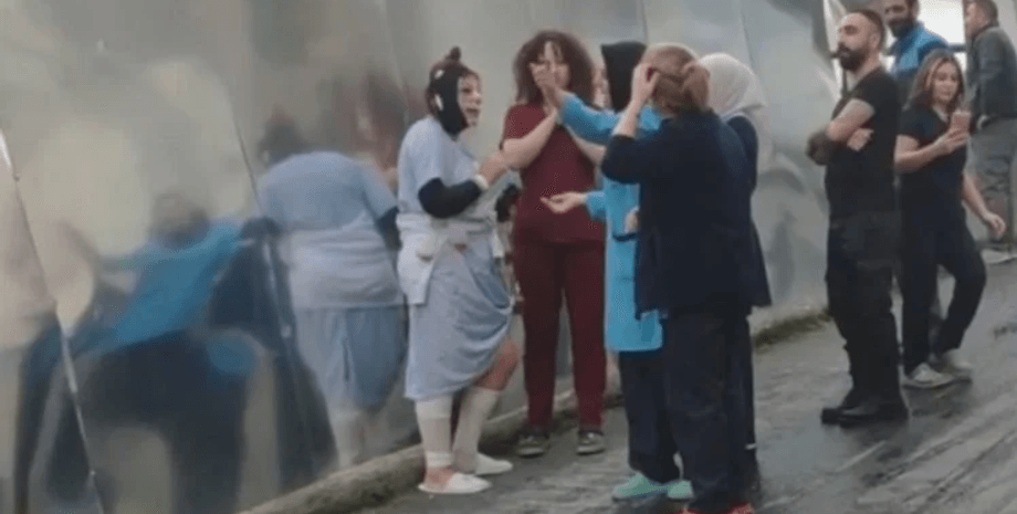 Женщина сбежала с клиники после операции, частная клиника, пластическая операция, пациентка, иностранка, пластика лица, деньги