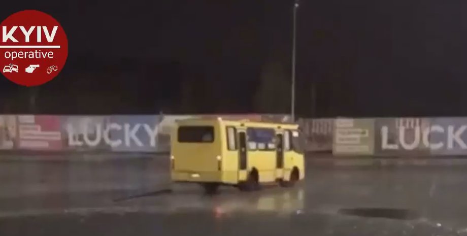 автобус, гололед, киев