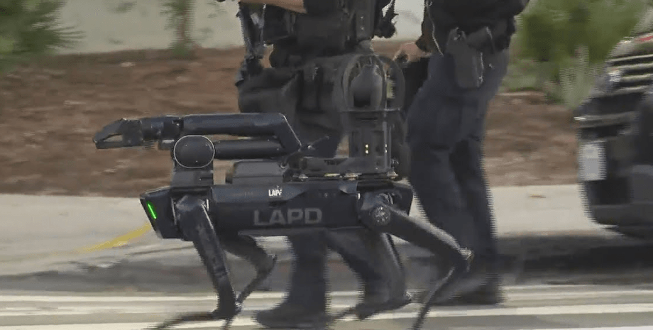 Роботизированная собака, собака-робот, робот, Роско, второй робот, робот-сапер, роботы в полиции, арест, задержание, выстрелы