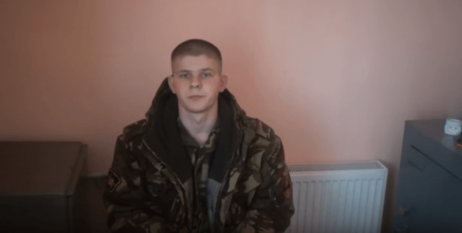 Один из задержанных российских военнослужащих / Скриншот видео