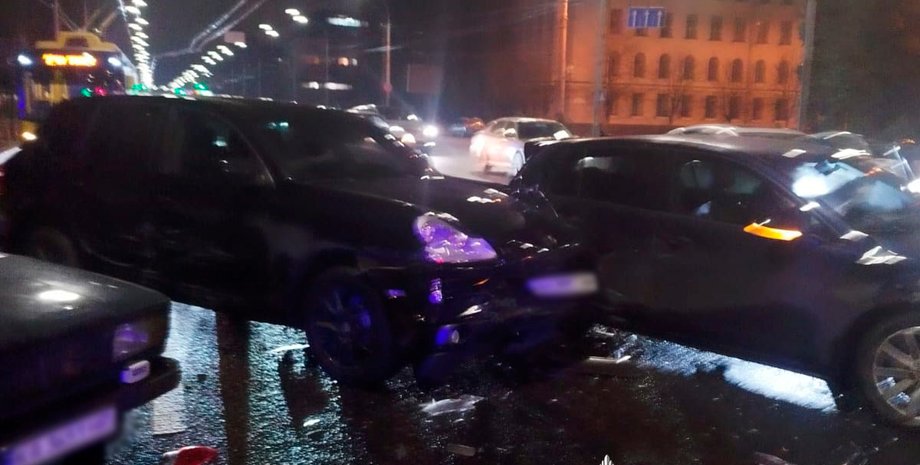 Porsche врізався у ВАЗ У Києві водія Porsche судитимуть після ДТП зі стріляниною