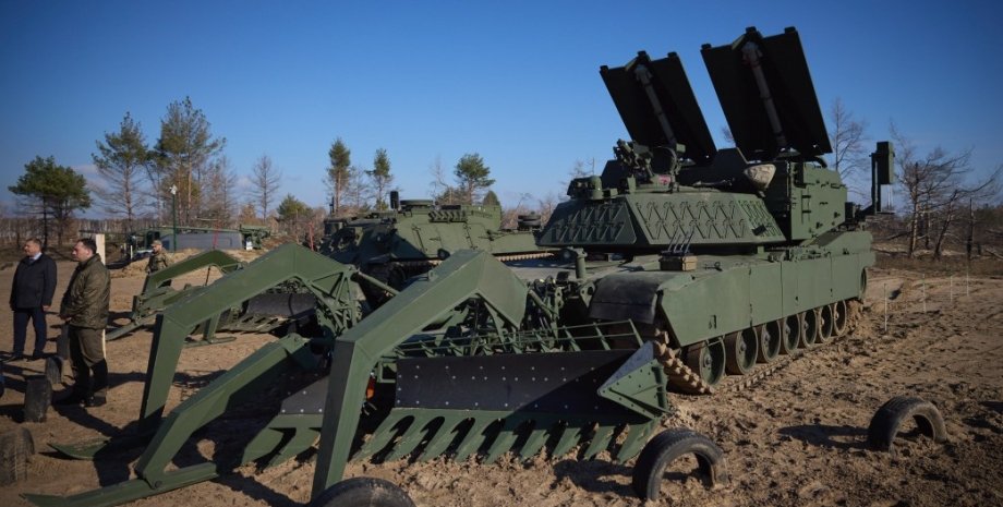 США передали Украине "противоминного паука" Assault Breacher Assault Breacher, бронемашина, Зеленский, Пентагон, США