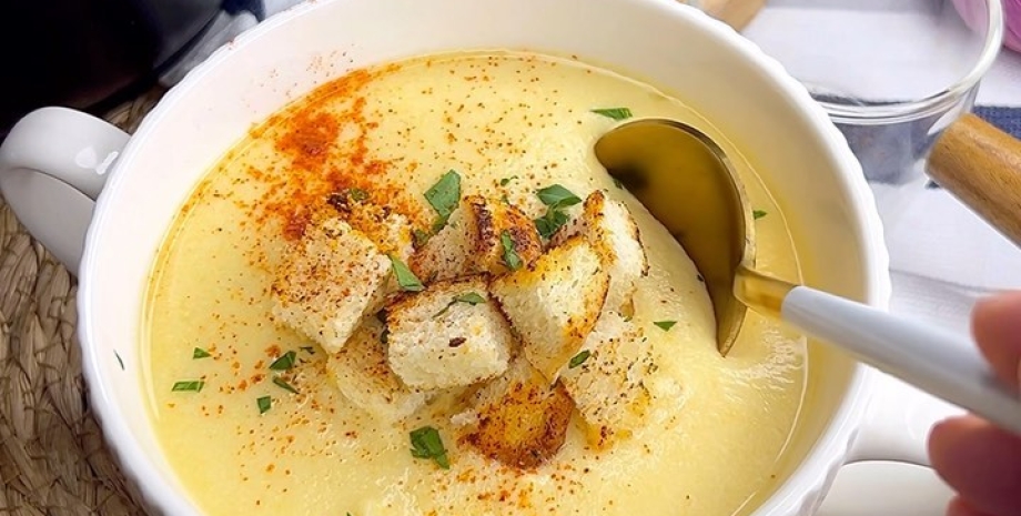 Суп с лисичками и плавленым сыром