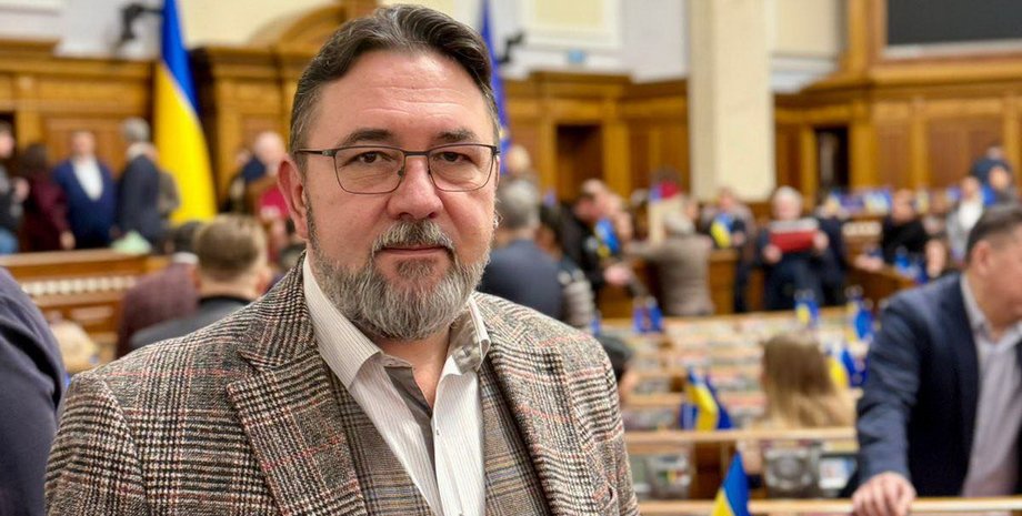 фото народного депутата Микити Потураєва під час засідання у Верховній Раді