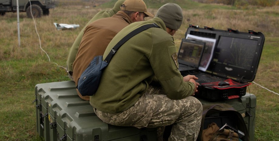 Захищені ноутбуки для військових, ноутбуки для ЗСУ, найнадійніші ноутбуки, найкращі надійні ноутбуки, водонепроникний ноутбук