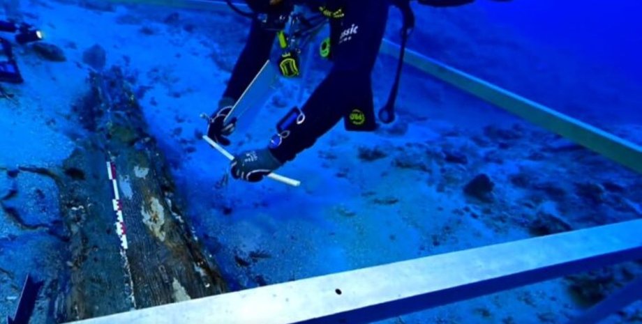 археологи нашли затонувший корабль