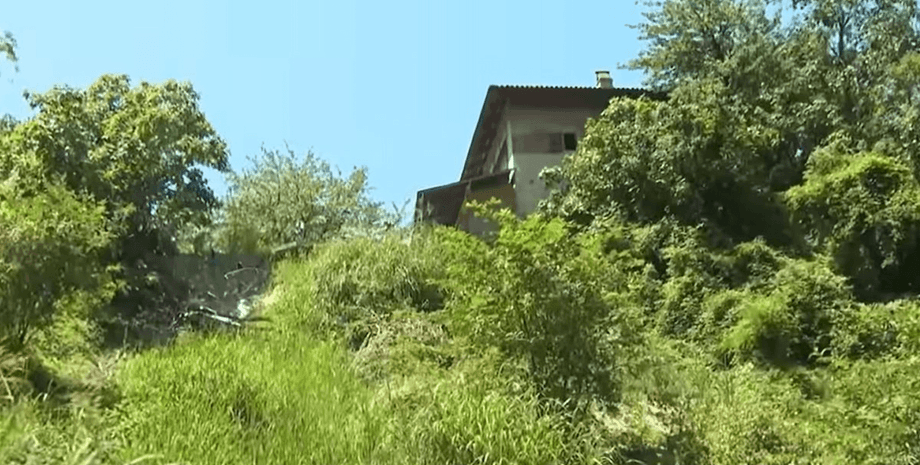 Фермерський будинок поблизу Лауріано в Італії